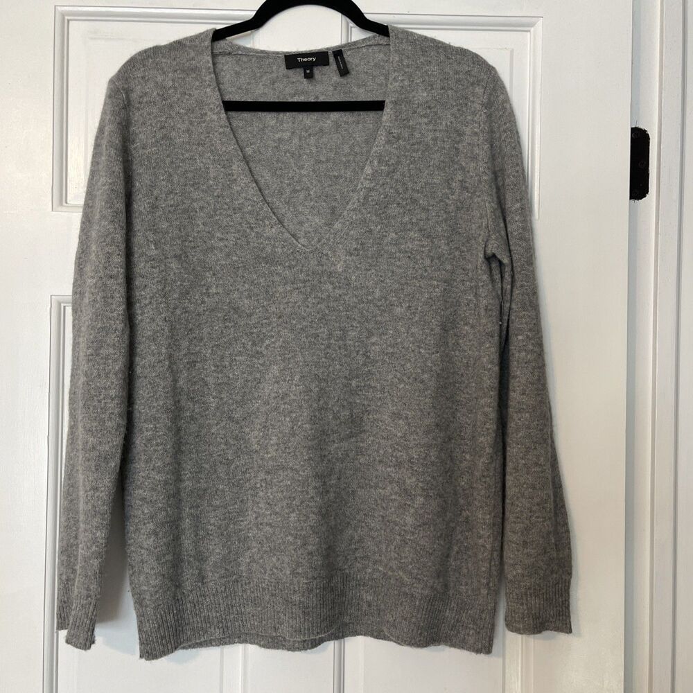 Theory Cashmere Sweater Womens Medium Adrianna RL Feather V-neck Gray Quiet Lux